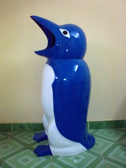 Thùng rác chim cánh cụt công nghệ cao thân thiện môi trường